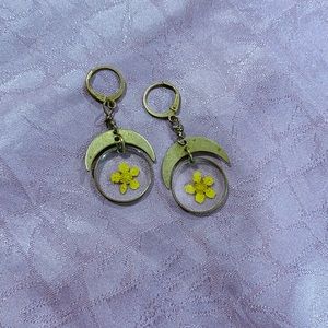 Real flowers pressed and preserved in resin on gold earrings